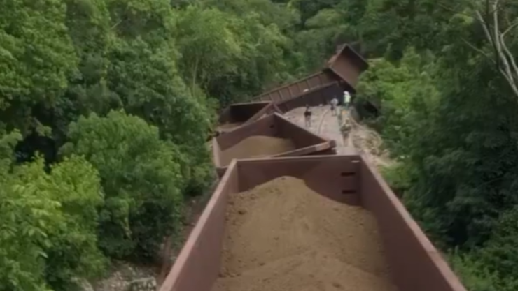 Así quedaron los vagones tras descarrilar el tren de carga en Tecomán