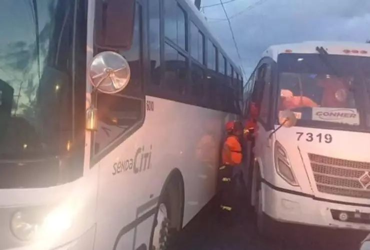 Mujer se durmió en camión de Nuevo León y sufre semiamputación del brazo