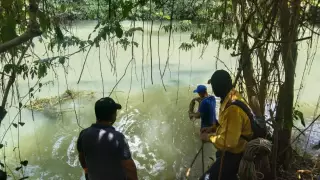 Hallan sin vida a Angel Miel en río Atoyac.