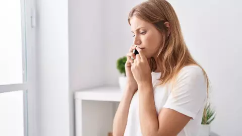 una mujer ve actividad sospechosa y lo comunica a las autoridades