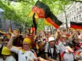 Aficionados de Alemania en camino al estadio.jpg