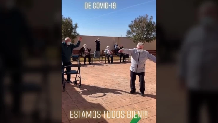 VIDEO: Abuelitos festejan bailando en TikTok luego de recibir la vacuna contra la COVID-19