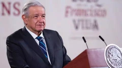 El presidente Andrés Manuel López Obrador (AMLO) encabeza la mañanera hoy 15 de febrero de 2023 desde Palacio Nacional.