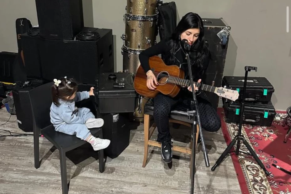 Credito: Instagram @cazzu