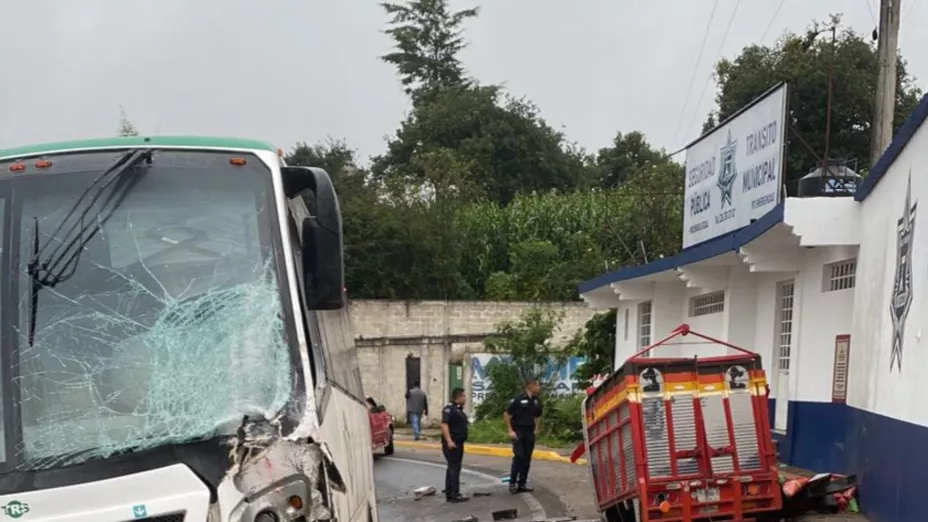FOTO: Captan caos y destrucción tras accidente sobre la carretera Teziutlán-Perote en Xiutetelco HOY