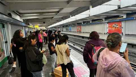 Retrasos en el Metro CDMX y Metrobús hoy 4 de noviembre de 2024