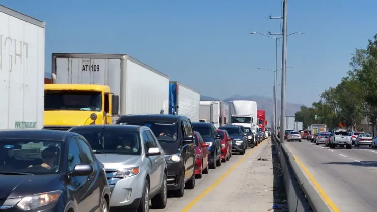 Autos mene l tráfrico de la garita de Otay