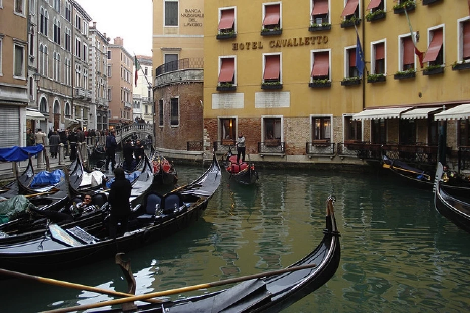 Medios locales de Venecia reportaron el robo a una lancha que transportaba más de 1 millón de euros