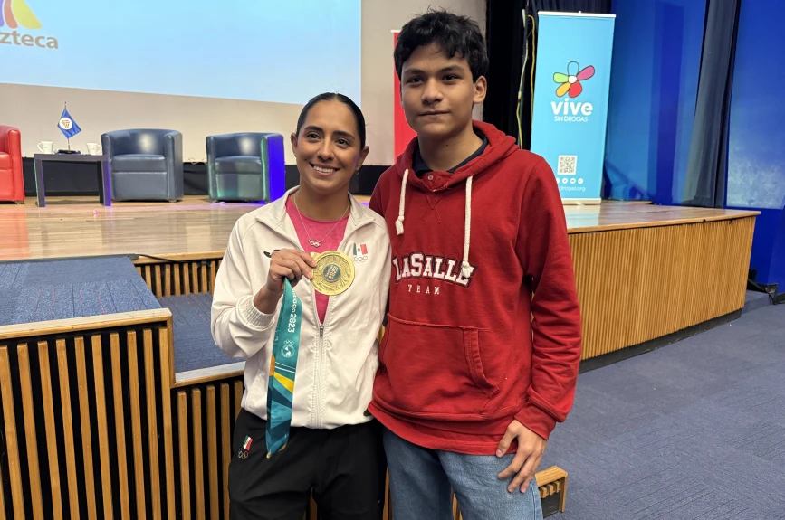 Foto con una medallista mexicana.jpg