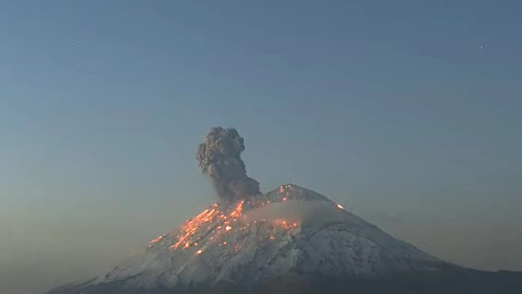 Se escucha estallido del Popocatépetl.jpg