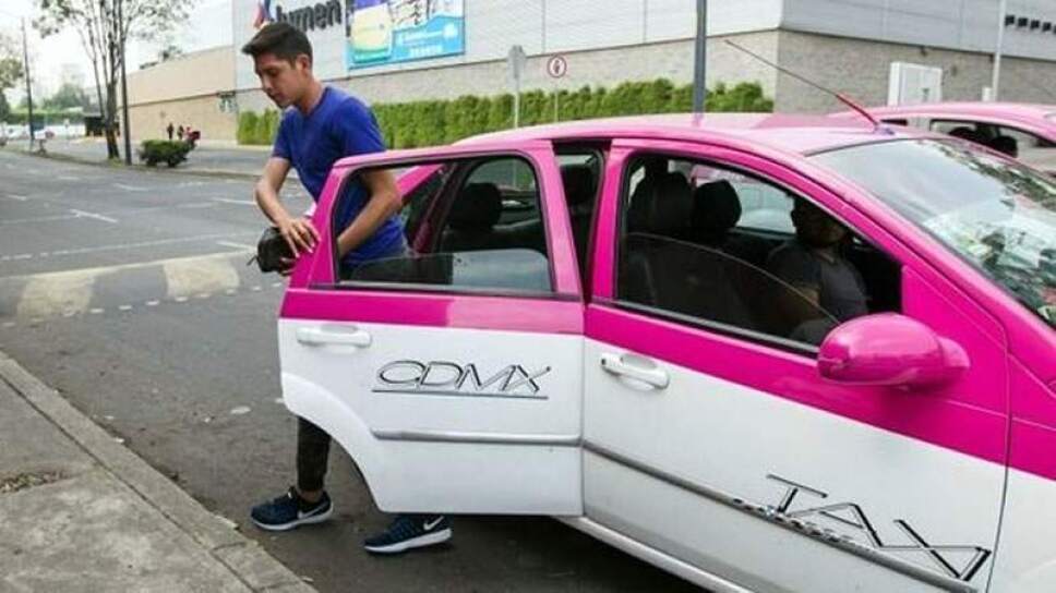 Edson Álvarez transporte público