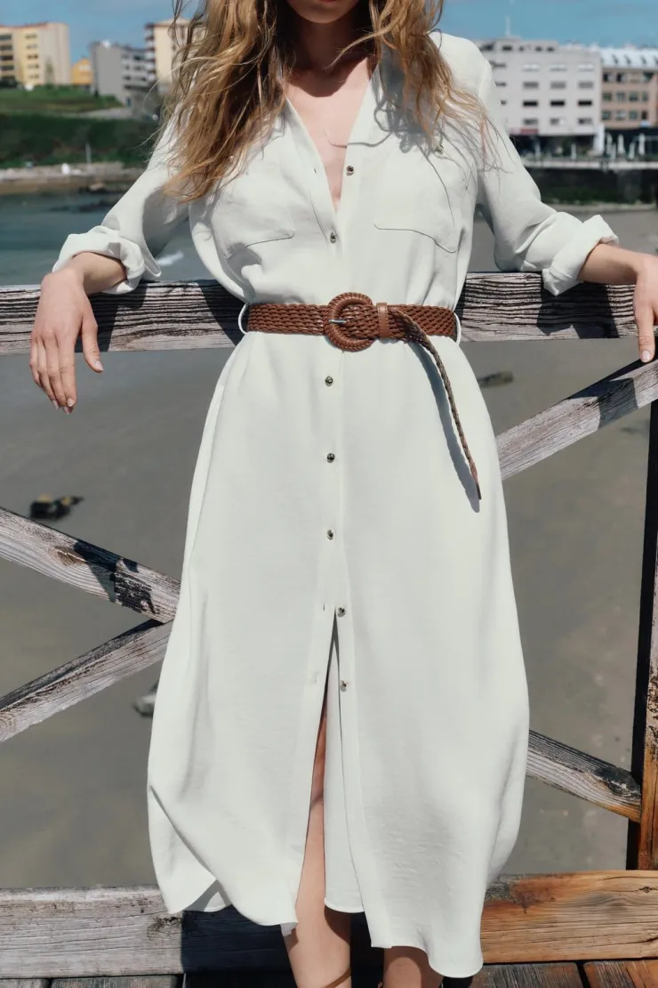 4 ideas de outfits para mujer con cinturón que se ven hermosos en la oficina