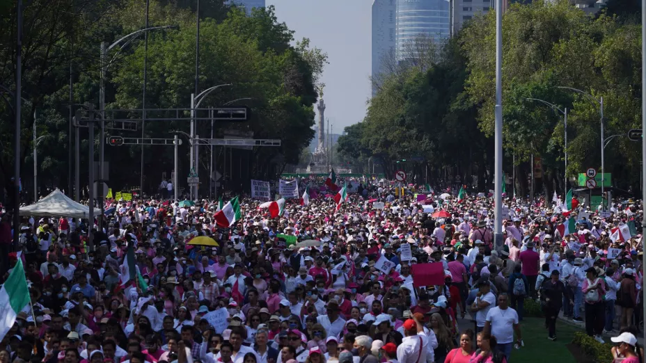 Miles de manifestantes marchan contra reforma electoral .jpg