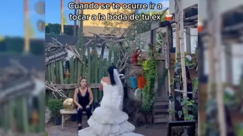 VIDEO Mujer asiste a la boda de su exnovio; así reaccionó la novia
