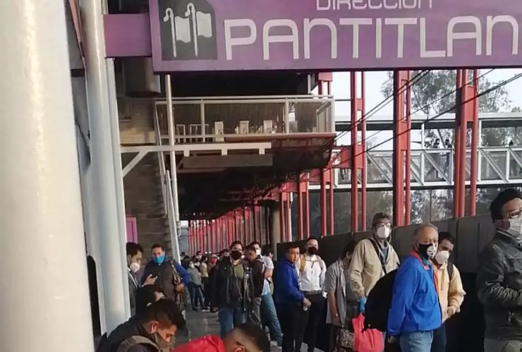 Metro CDMX retrasos 6 de mayo