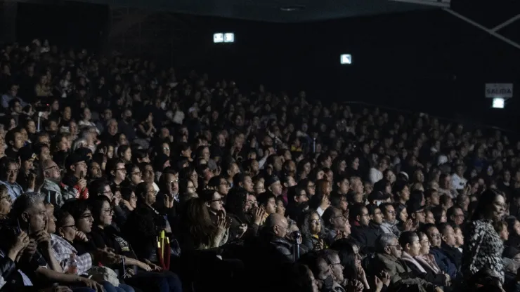 Gerardo Urbán transforma la figura del director de orquesta con conciertos que conectan al público y rompen moldes clásicos.