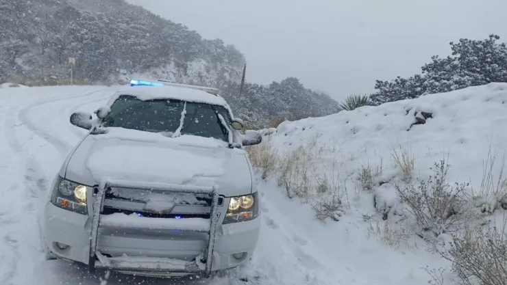 Por fuertes nevadas en Chihuahua y Sonora, cierran tránsito vehicular