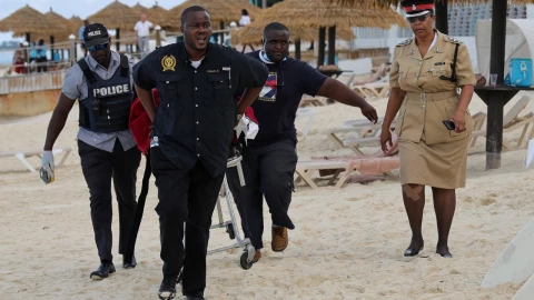 bahamas-ataque-tiburón-turista-muere