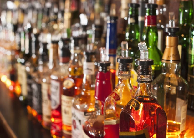 Profeco retira del mercado botellas del alcohol saborizado por esta razón