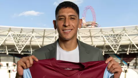Edson Álvarez con el West Ham