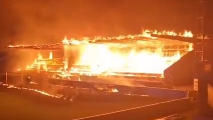 Estadio en Finlandia termina en llamas.png
