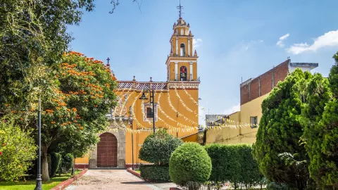 Cholula, Pueblo Mágico de Puebla, combina historia, sabor y energía en un destino lleno de magia y tradición.