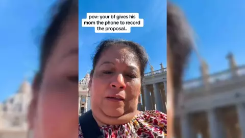 VIDEO_ Mamá arruina propuesta de matrimonio de su hija con cámara frontal