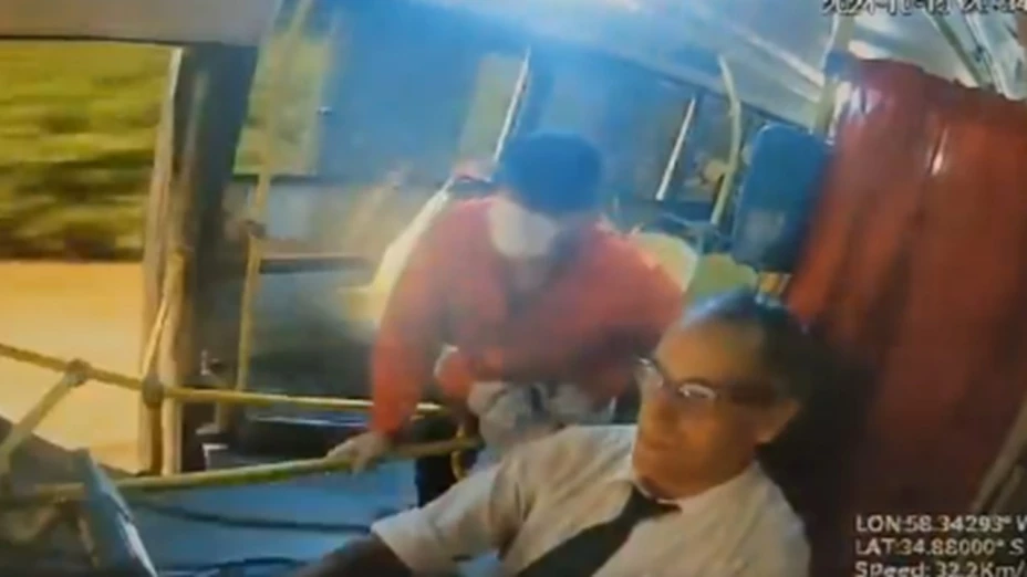 Conductor MUERE tras ser apuñalado por un pasajero