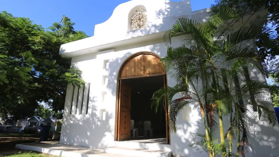PANTEONES EN QUINTANA ROO.jpg