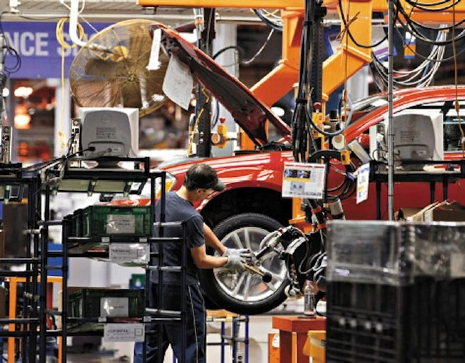 La industria automotriz prevé comercializar hasta un millón 70 mil unidades ligeras en el país