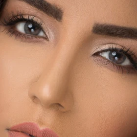 /estilo-de-vida/expertos-cejas-coinciden-rostro-joven-natural-cejas-no-pueden-ser-iguales