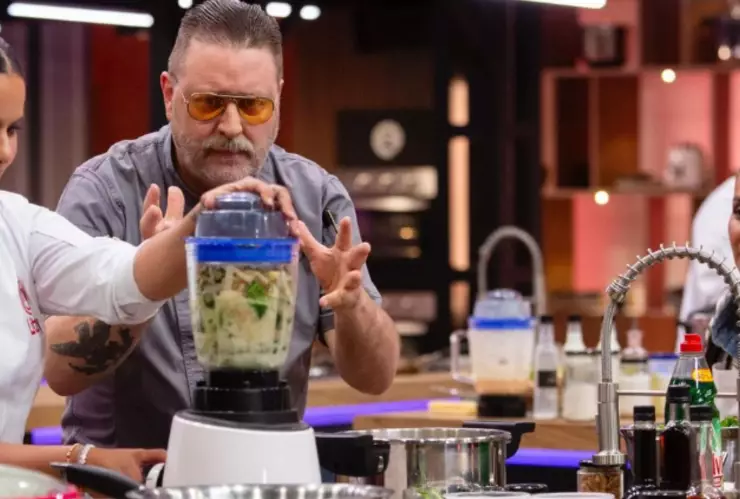 romance de litzy y poncho cadena de masterchef celebrity.jpg