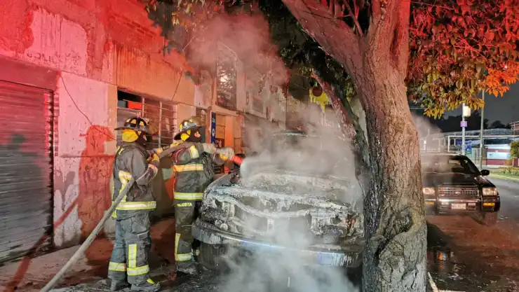 INCENDIO CAMIONETA IZTAPALAPA.jpeg