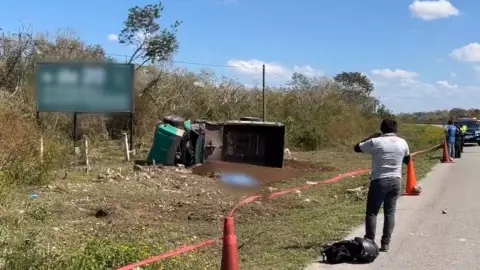 Muere sujeto tras accidente de volquete en la Mérida-Tetiz