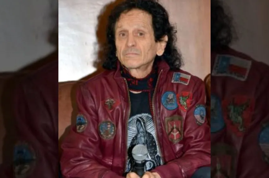 Alex Lora serio.jpg