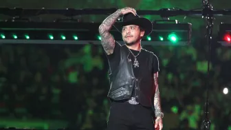 christian nodal-boda-Iglesia-ángela aguilar