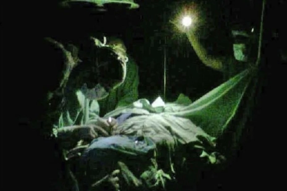 Operado sin luz eléctrica