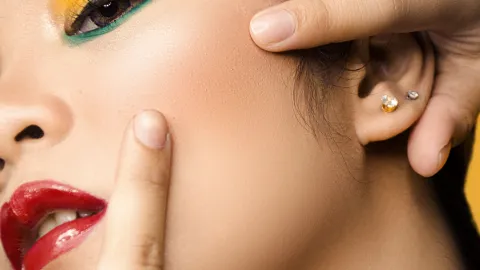 Los masajes que te ayudarán a levantar tus pómulos