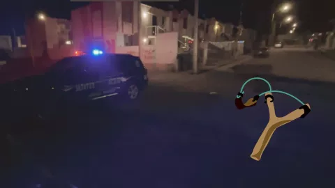 Hombres que disparaban en Paseos de San Antonio fueron corridos a pedradas por vecinos