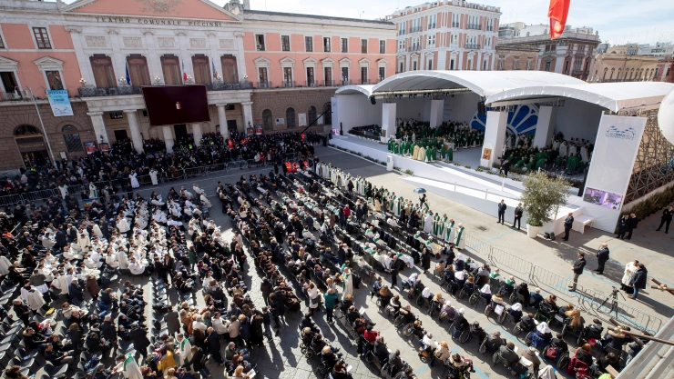 Pope Francis visits Bari