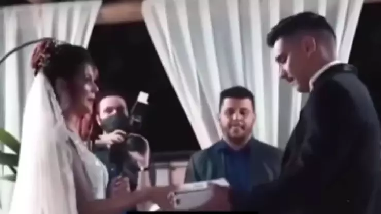 VIDEO_ Así fue como una novia reveló EMBARAZO en votos matrimoniales
