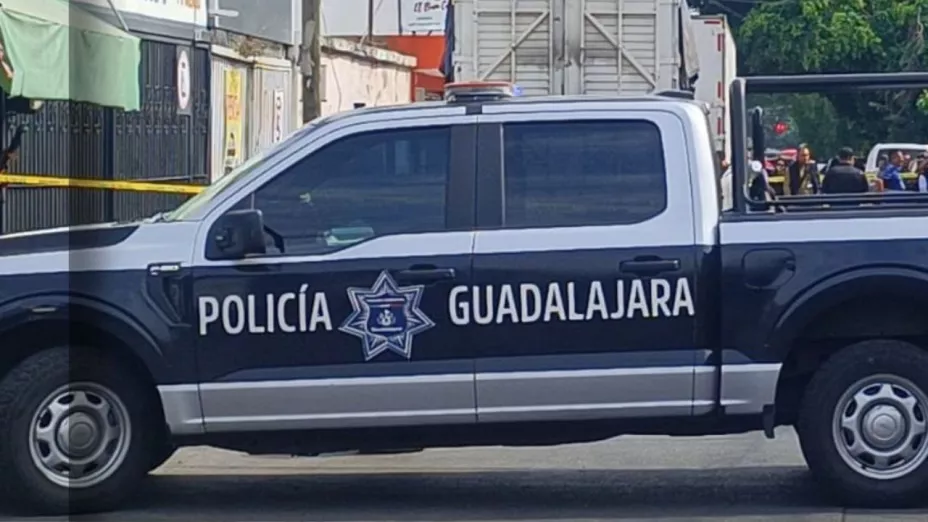 Asesinan a dos custodios tras robo de camión de valores en Guadalajara