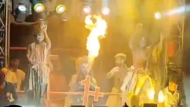 Actor pierde la vida al ser electrocutado en el escenario | VIDEO