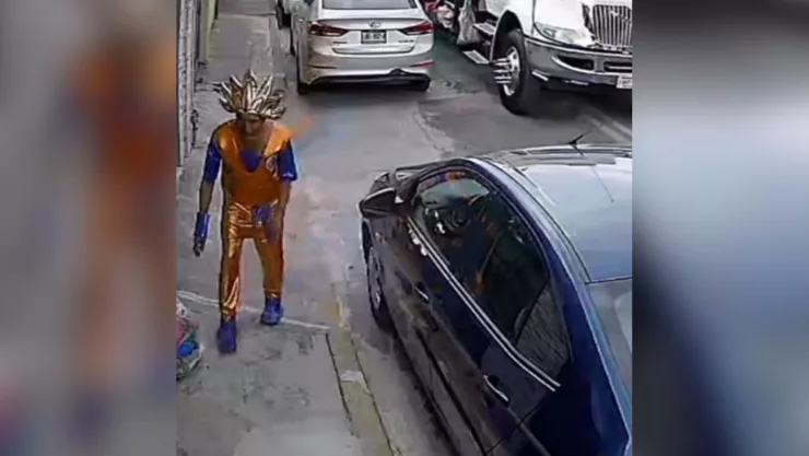 Video viral Goku se une a la limpieza en CDMX