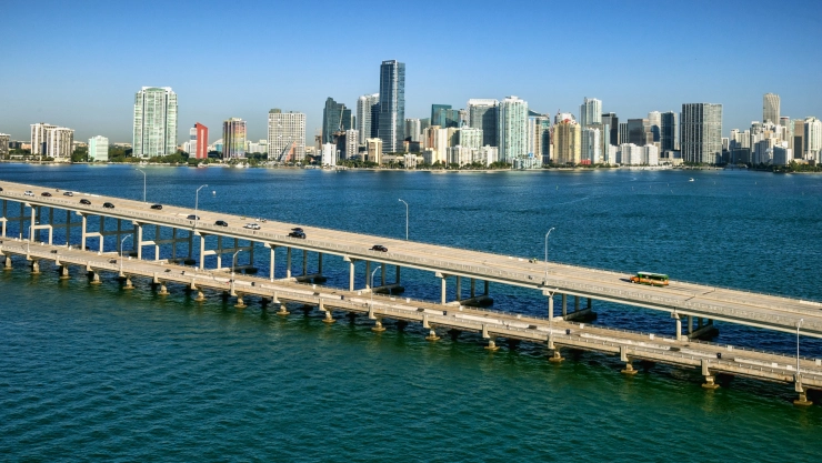 Rickenbacker Causeway de Miami, Florida.jpg