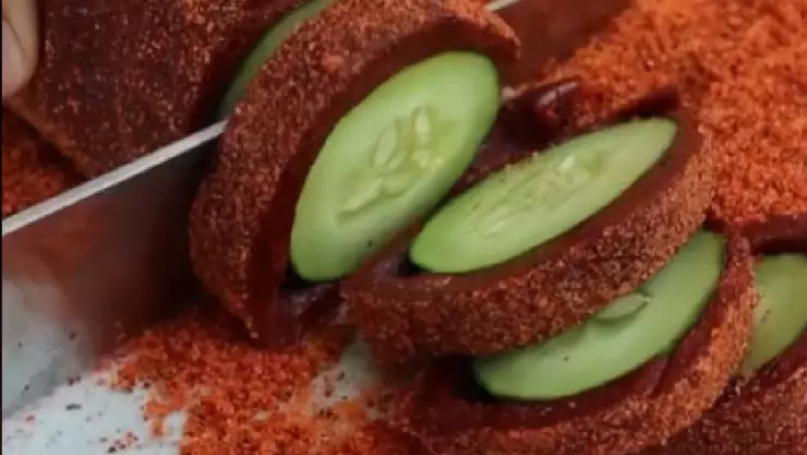 Receta para hacer el sushi de pepino con chamoy viral en TikTok