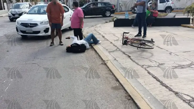 FOTO_ Taxi golpeó a ciclista en la colonia Jesús Carranza