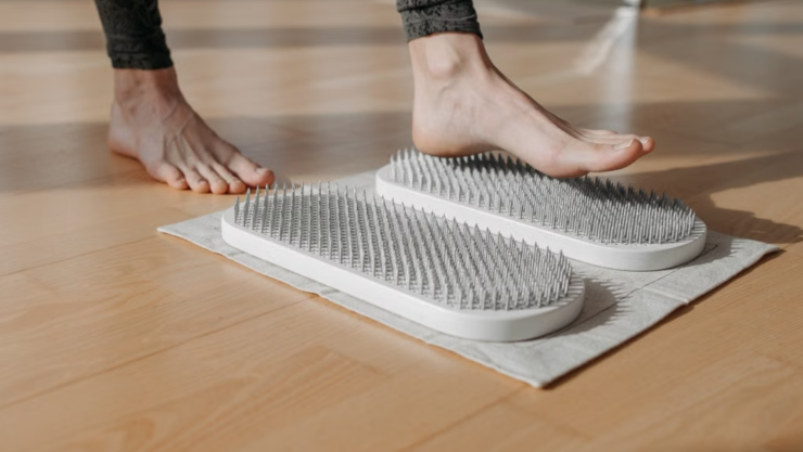 3 ejercicios con pelota de tenis para masajear tus pies y liberar la tensión del cuerpo