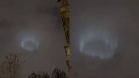 Anillo de luces en el cielo de Milán