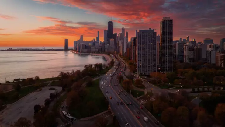 el atardecer del DuSable Lake Shore Drive en Chicago